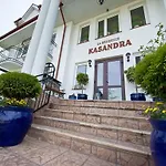 לינה וארוחת בוקר La Kasandra 3*
